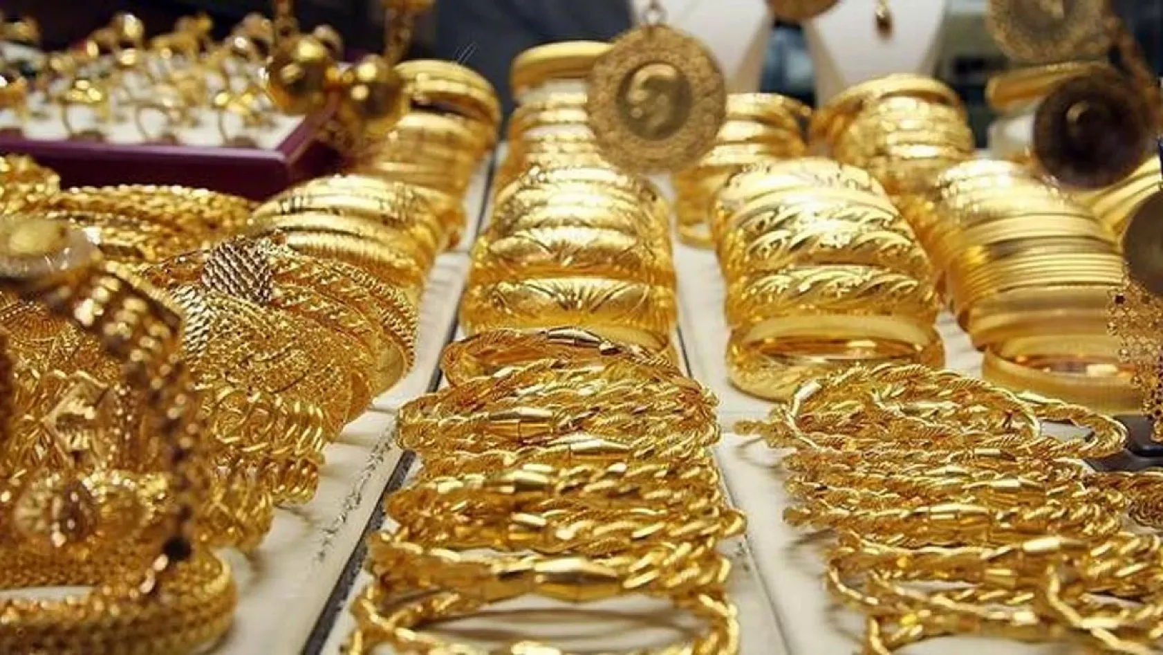 Ağrı'da altın fiyatları el yaktı! Gram altın aldı başını gidiyor
