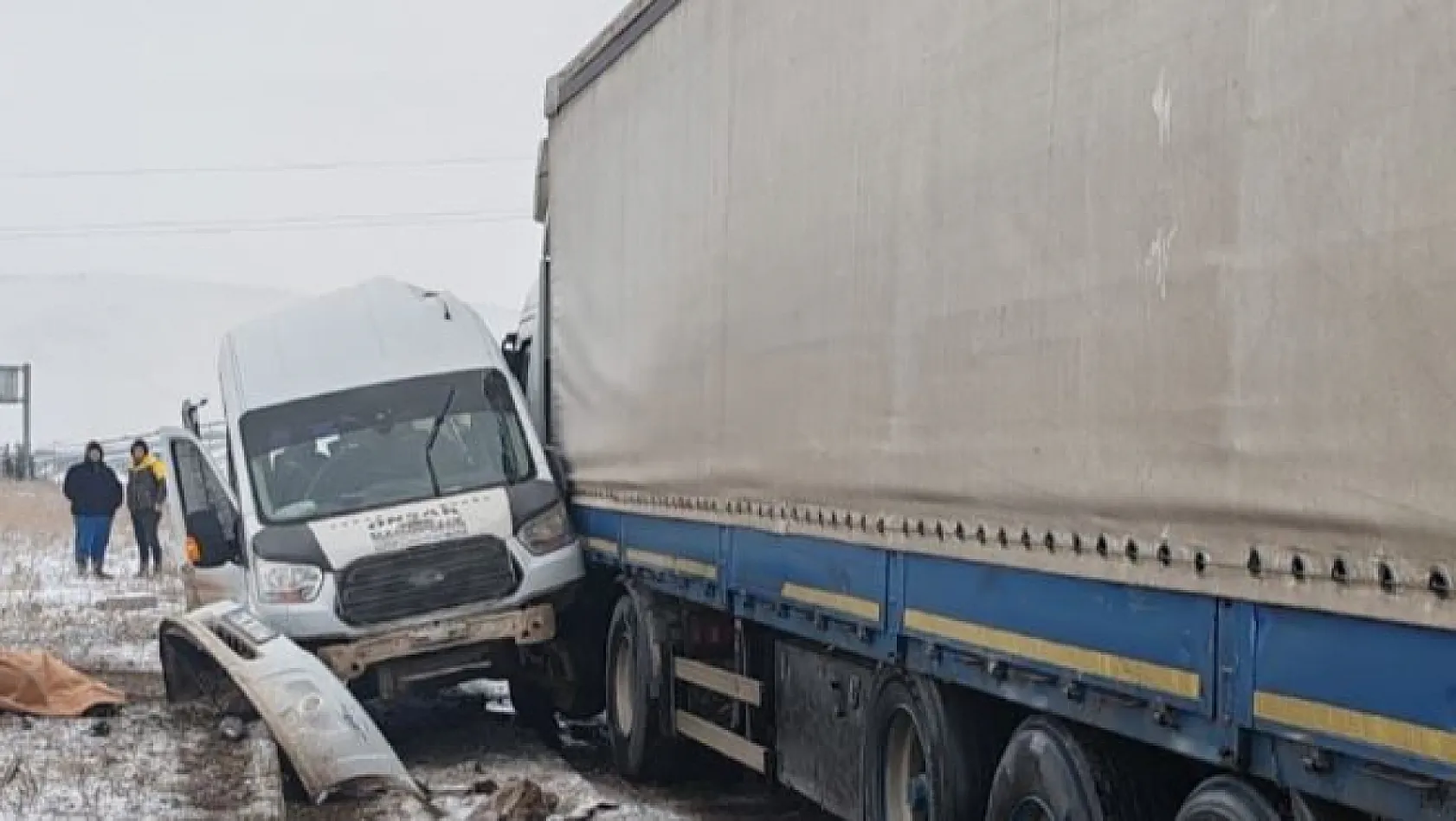 Ağrı'da Korkutan Trafik Kazası: 2'si Ağır, 3 Yaralı