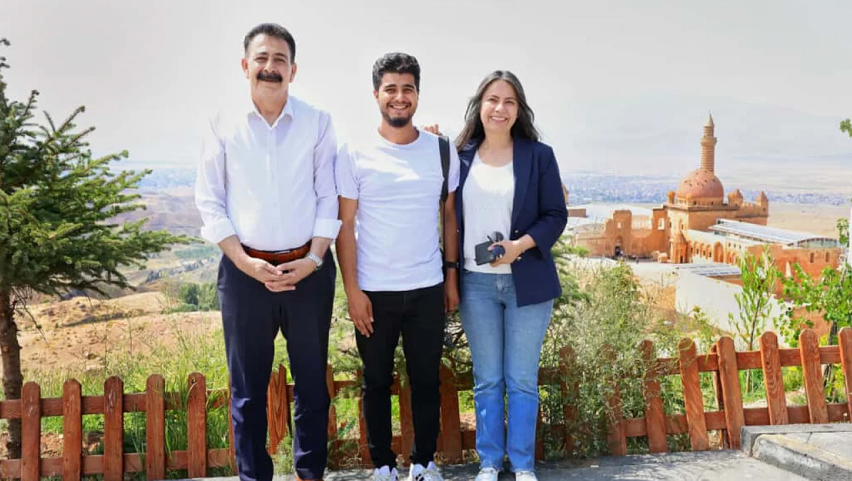 Ağrı'nın Umudu: Eş Başkanlar Hazal Aras ve Memet Akkuş'un Emek Dolu Yolculuğu