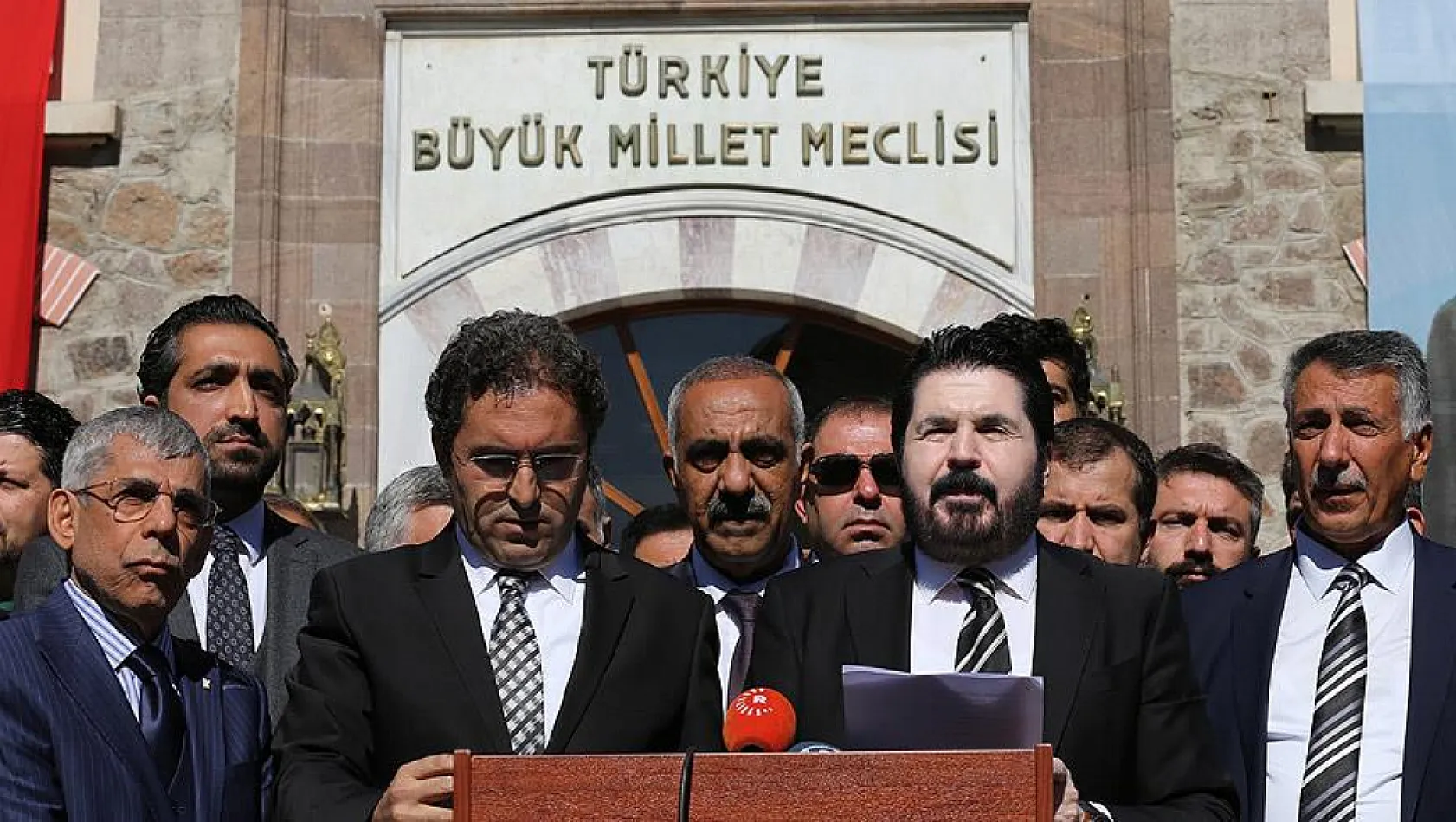 Savcı Sayan: 'Kürtlerin Aklı İmralı'da Değil, Ay Yıldızlı Bayrakta'