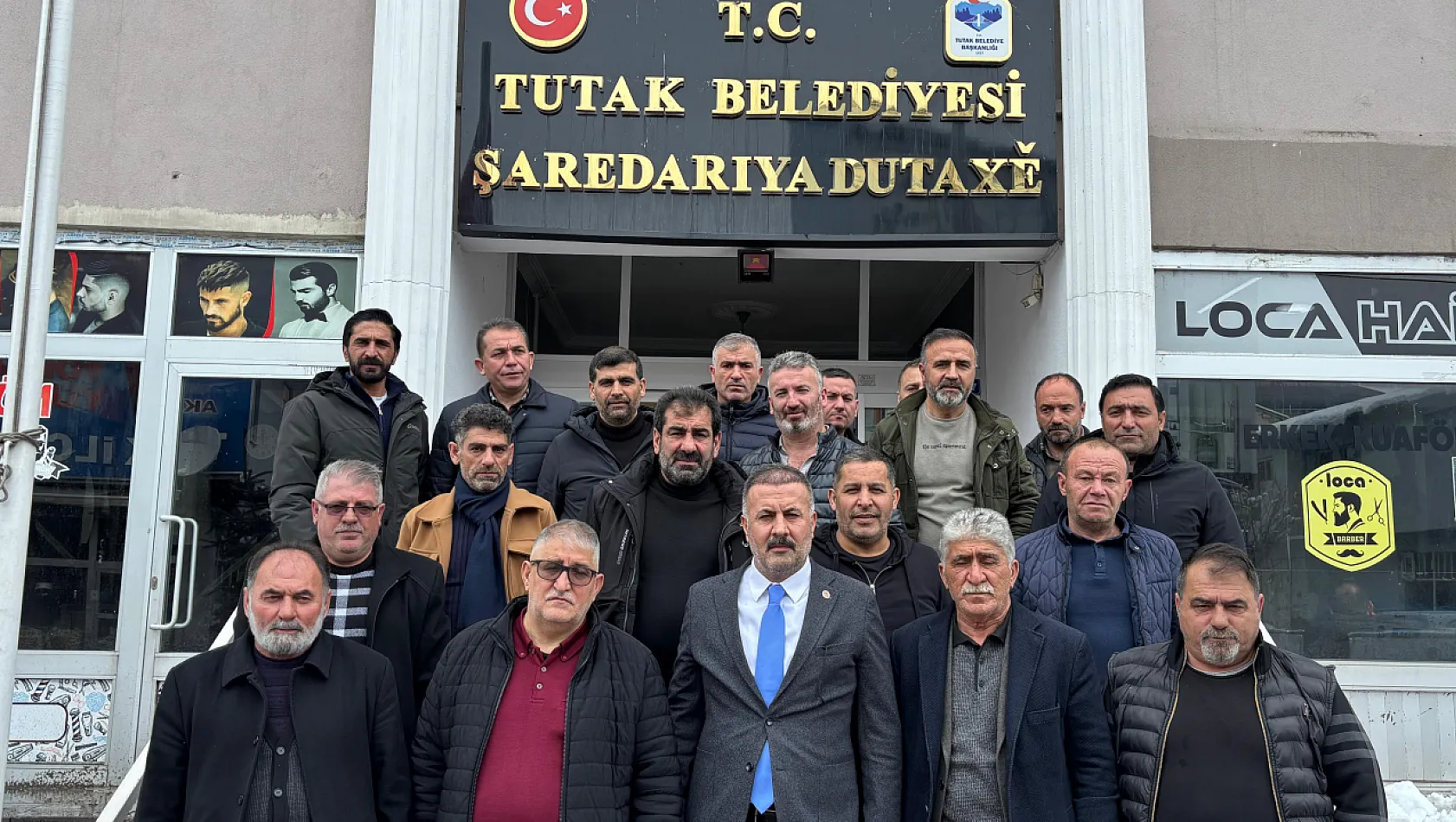 Tutak'ta 10 aile AK Parti'ye katıldı, Başkan Fevzi Sayan destekle sevindi