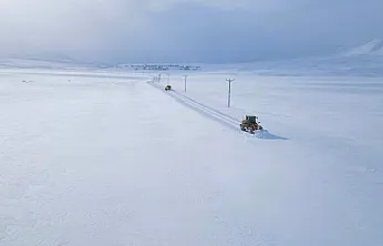 Ağrı beyaza gömüldü! 377 köy yolu ulaşıma kapandı