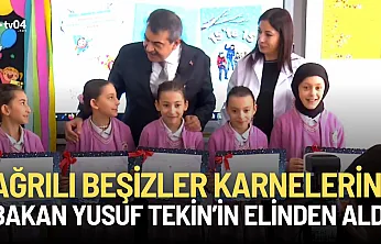 Ağrı'da beşizler karnelerini Bakan Tekin'in elinden aldı