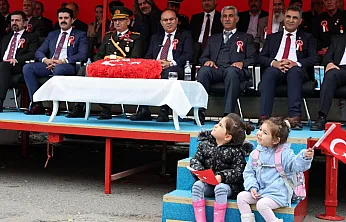 Ağrı'da Cumhuriyetin 102'inci Yılı Coşkusu: Spor Şöleni ve Geçit Töreni