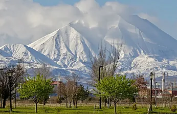 Ağrı'da Kösedağ Karla Kaplandı: Beyaz Gelinlik Gibi Görsel Şölen