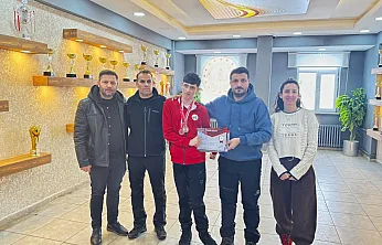 Ağrılı yüzücü Taha Burak Duzlu'dan Türkiye şampiyonasında 3 madalya