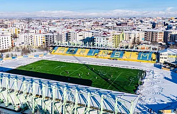 Ağrı Vali Lütfi Yiğenoğlu Stadyumu Kar Yağışıyla Beyaza Büründü