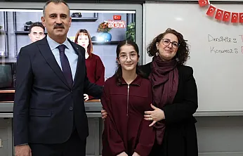 Ağrı Valisi Önder Bozkurt'tan Alparslan Ortaokulu'na ziyaret