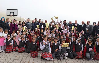 AİÇÜ Rektörü Prof. Dr. İlhami Gülçin, Doğduğu Köyde Öğrenci ve Öğretmenlerle Buluştu