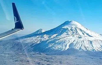 Havadan Görkemli Zirveler: Büyük ve Küçük Ağrı Dağı