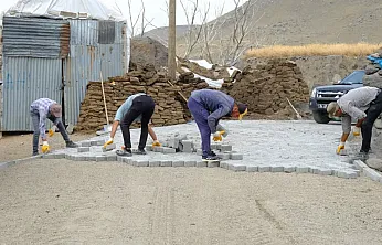 Taşlıçay Alakoçlu Köyü'nde 2 Bin Metrekare Kilit Parke Taşı Çalışması Tamamlandı