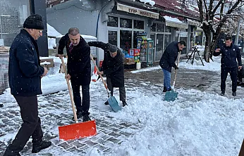 Tutak'ta karla mücadele çalışmaları aralıksız sürüyor