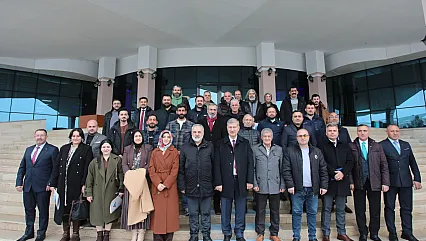 AİÇÜ Rektörü Gülçin, Gazeteciler Günü'nde basınla buluştu