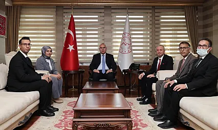 Ağrı'da 24 Kasım Heyecanı: Vali Koç, Eğitim Neferlerini Makamında Ağırladı