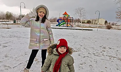 Ağrı'da Beklenen Kar Yağışı Kent Merkezini Beyaza Bürüdü