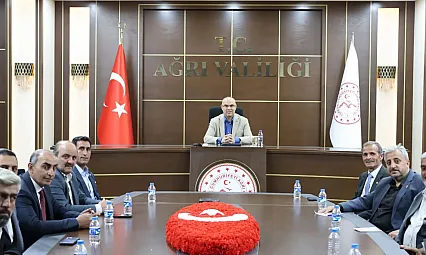 Ağrı'da Mahallelerin Nabzı Tutuldu: Vali Mustafa Koç'tan Muhtarlara Önemli Mesajlar!