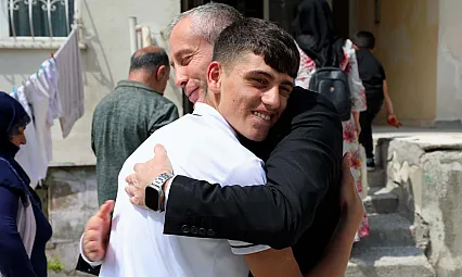 Ağrı İl Milli Eğitim Müdürü Hasan Kökrek'ten LGS Öğrencisine Moral Ziyareti