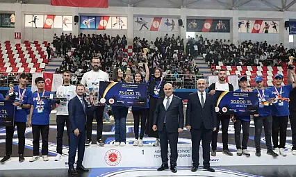 'Ağrı'nın Zirvesinde Teknoloji Yarışmasında' teknoloji rüzgarı esti