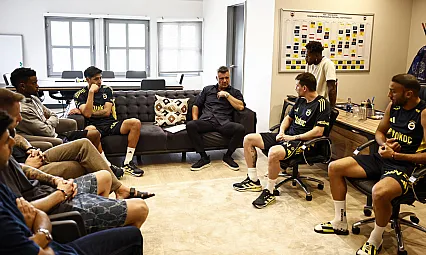 Fenerbahçe Başkanı Sadettin Saran, Futbol A Takımıyla Bir Araya Geldi