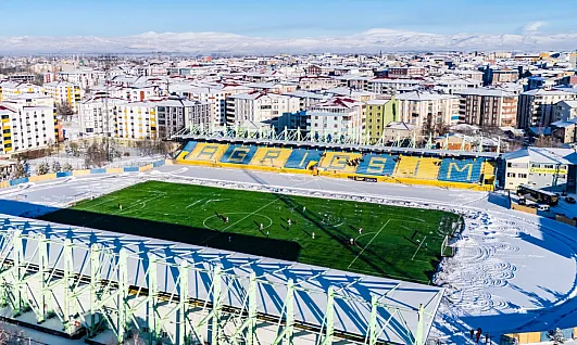 Ağrı Vali Lütfi Yiğenoğlu Stadyumu Kar Yağışıyla Beyaza Büründü
