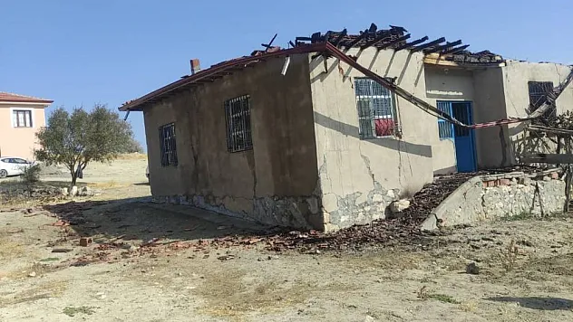 Hırsız girdiği evi yaktı
