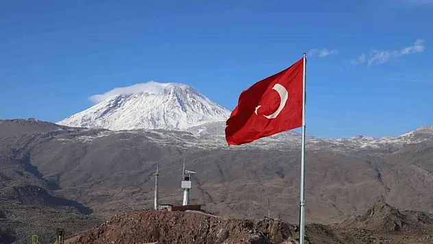 Terörden arındırılan Ağrı Dağı'nın eteğine kurulan üs bölgesi ile çevrenin güvenliği sağlanacak
