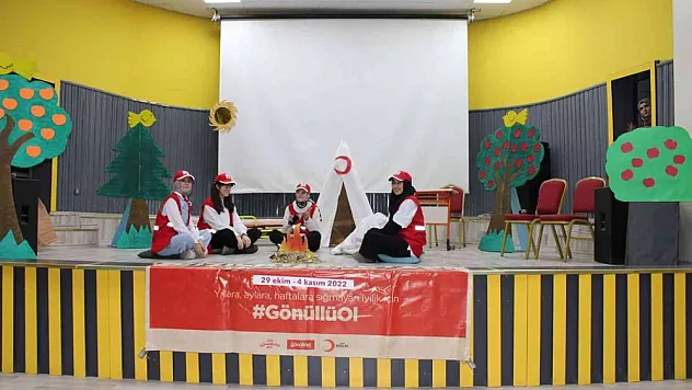 154 yıllık Kızılay tarihi, tiyatro gösterisiyle anasınıfı öğrencilerine sergilendi