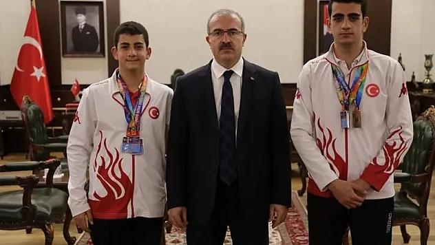 Şampiyon sporcular Vali Toraman ile bir araya geldi
