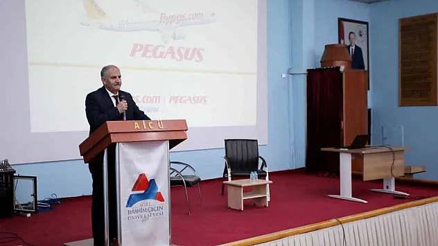 AİÇÜ'de 'Dünya Sivil Havacılık Günü' söyleşisi düzenlendi
