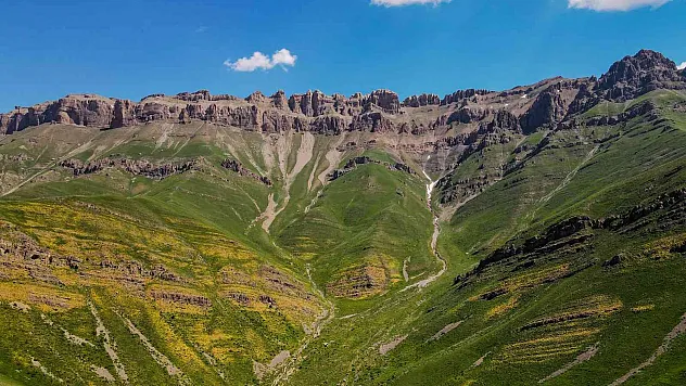 Droncu sınıf öğretmeninin  çektiği eşsiz görüntüler hayran bıraktı
