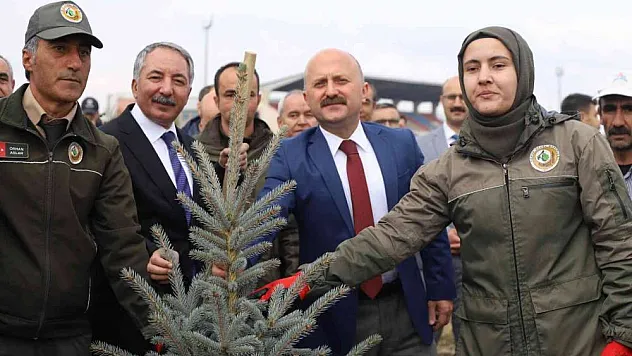 Ağrı'da fidanlar toprakla buluştu