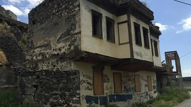 Tevfik Paşa Konağı yıkılıyor
