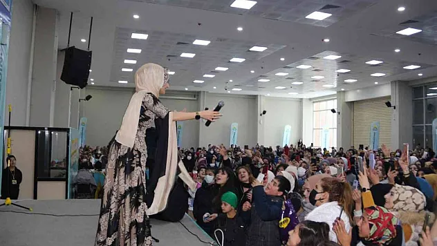 Tatvan Belediyesinden kadınlar matinesi
