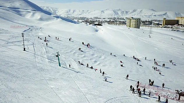 Bitlis'teki kayak merkezlerinde yarıyıl yoğunluğu
