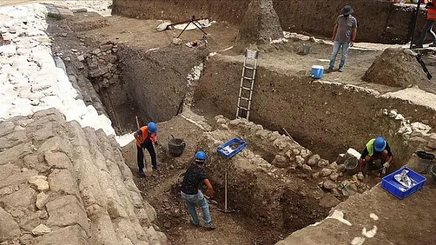  Daskyleion Antik Kenti'nde tarihi duvarlar gün ışığına çıkıyor