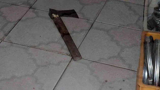 Esnafların baltalı bıçaklı kavgasında 3 yaralı
