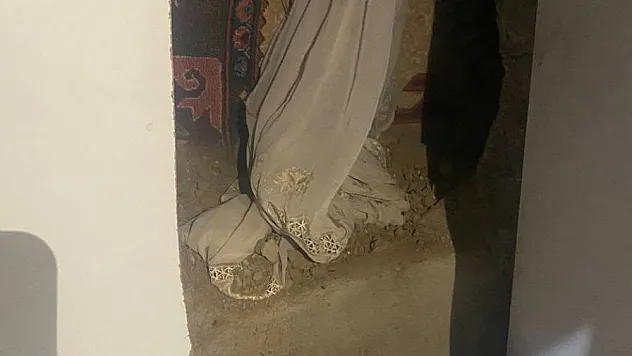 Uyuşturucudan 7 yıldır aranıyordu, evinin gizli bölmesinde yakalandı
