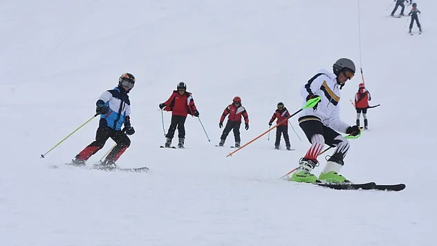 Bitlis'te geleceğin kayakçıları yetişiyor
