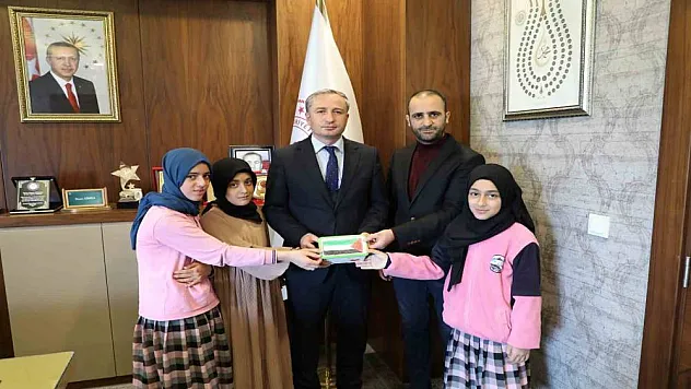 Ağrı'da öğrencilerden Filistin'e anlamlı bağış
