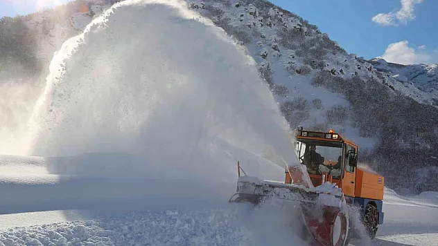 Tunceli'de karla mücadele çalışmaları aralıksız devam ediyor
