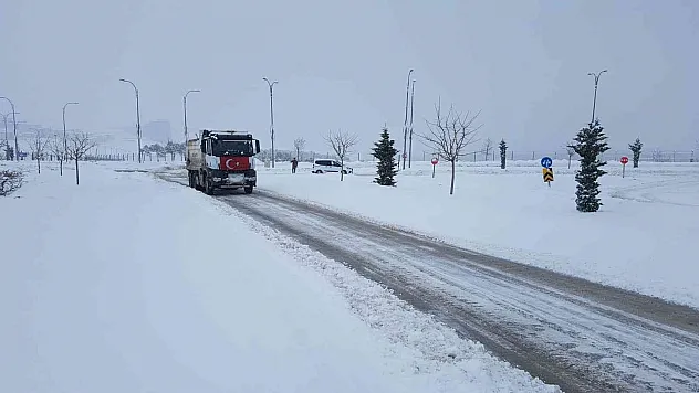 Karla mücadelenin kahramanları 24 saat görev başında
