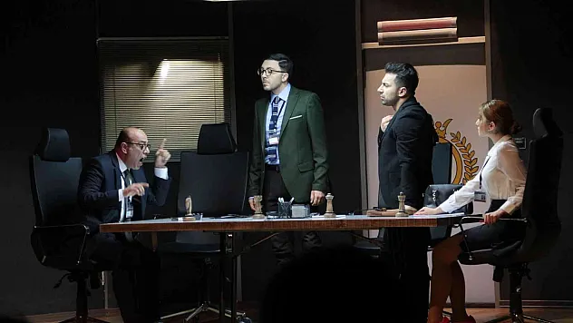 Tatvan'da 'Bay Z' tiyatro oyunu sahnelendi