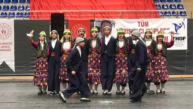 Van'da okullar arası halk oyunları yarışması sona erdi