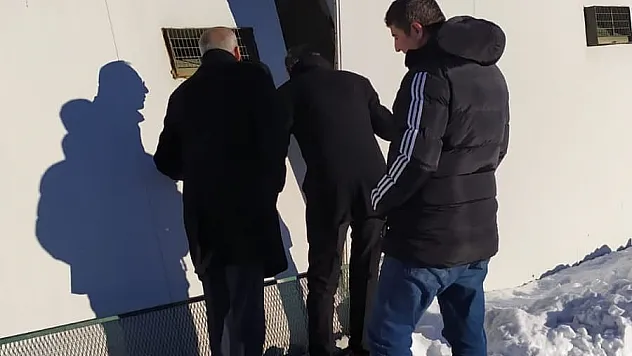 Kardan zarar gören işletmelerde hasar tespiti yapılıyor
