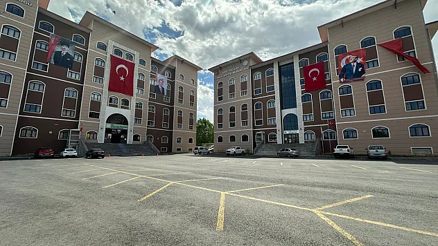 Ağrı'da 15 Temmuz Ruhu: 1024 Okula Türk Bayrağı Asıldı