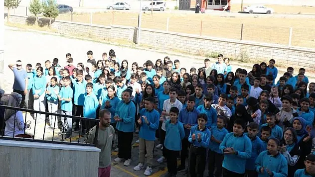 Ağrı'da 2025-2026 Eğitim Öğretim Yılı İlk Ders Zili Çaldı