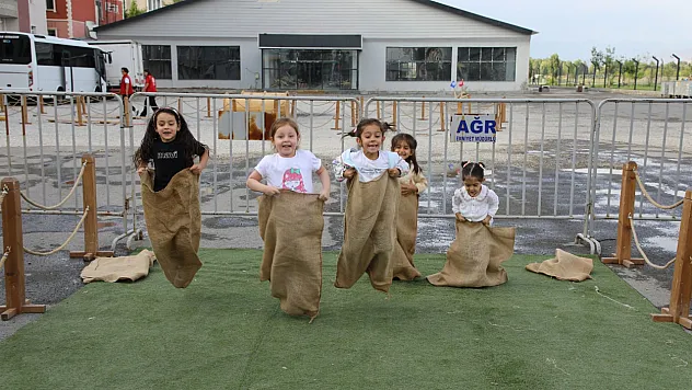Ağrı'da Geleneksel Oyunlar Tırı Çocukların Yüzünü Güldürdü