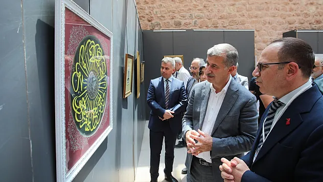 Ağrı'da Geleneksel Sanatlar İshak Paşa Sarayı'nda Sergileniyor: Nur'ul Ayn Sanatseverlerle Buluştu