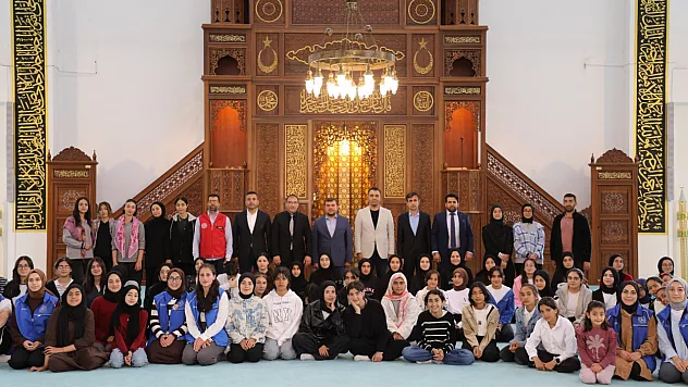 Ağrı'da gençler Ulu Cami'de buluştu: ÇEDES Projesi kapsamında anlamlı etkinlik