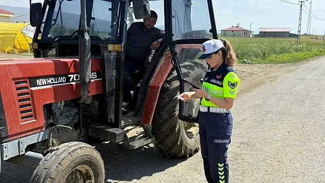 Ağrı'da Jandarmadan Kapsamlı Trafik Denetimi: 89 Sürücüye Ceza Kesildi!